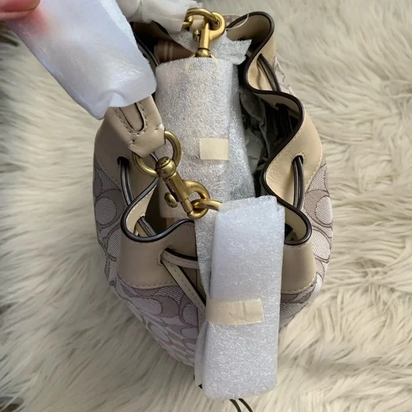 Coach Field Bucket Bag Ivory/Stone - Picture 11 of 14